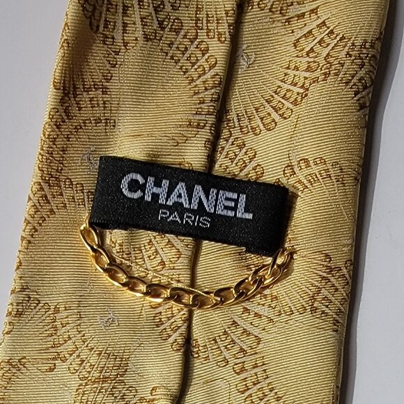 CHANEL Men's Vintage Tie 100% Silk Made in Italy light yellow w/ shells & CCs - Picture 5 of 5